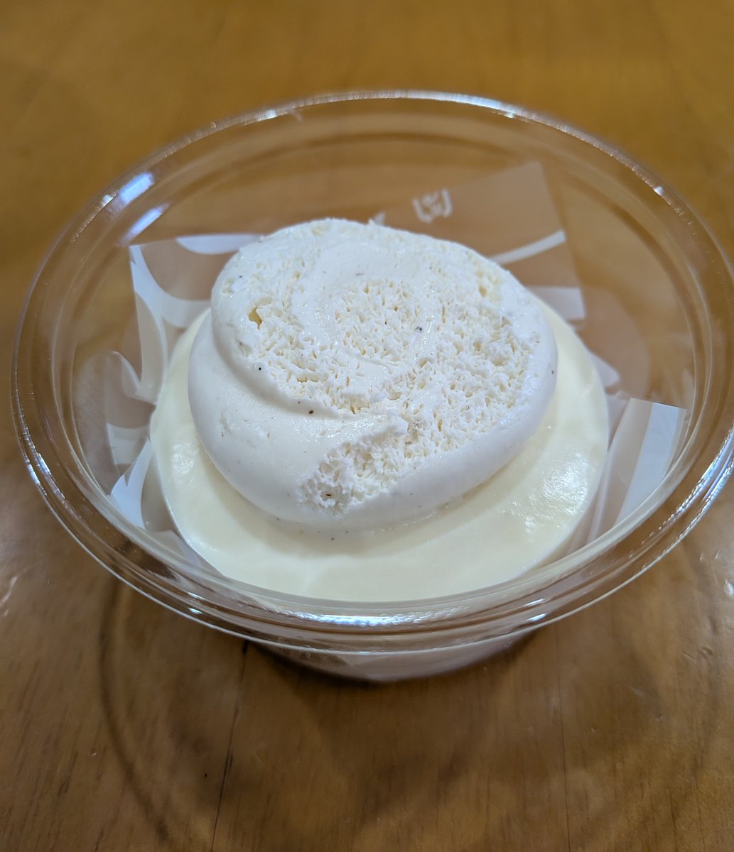 mukasiguniang's tweet photo. 先日テレビで見たローソンのチーズケーキは番組でやっただけかと思っていたら、ローソンアプリに載っていた。
昨日行った時はなかったから、取り扱い地域ではないのかもしれないね。と話していたけれど、念の為、今日行ってみると有った〜ヽ(=´▽`=)ﾉ

#ローソン
# 濃厚レアチーズケーキ https://t.co/Dt3MiWIcrm