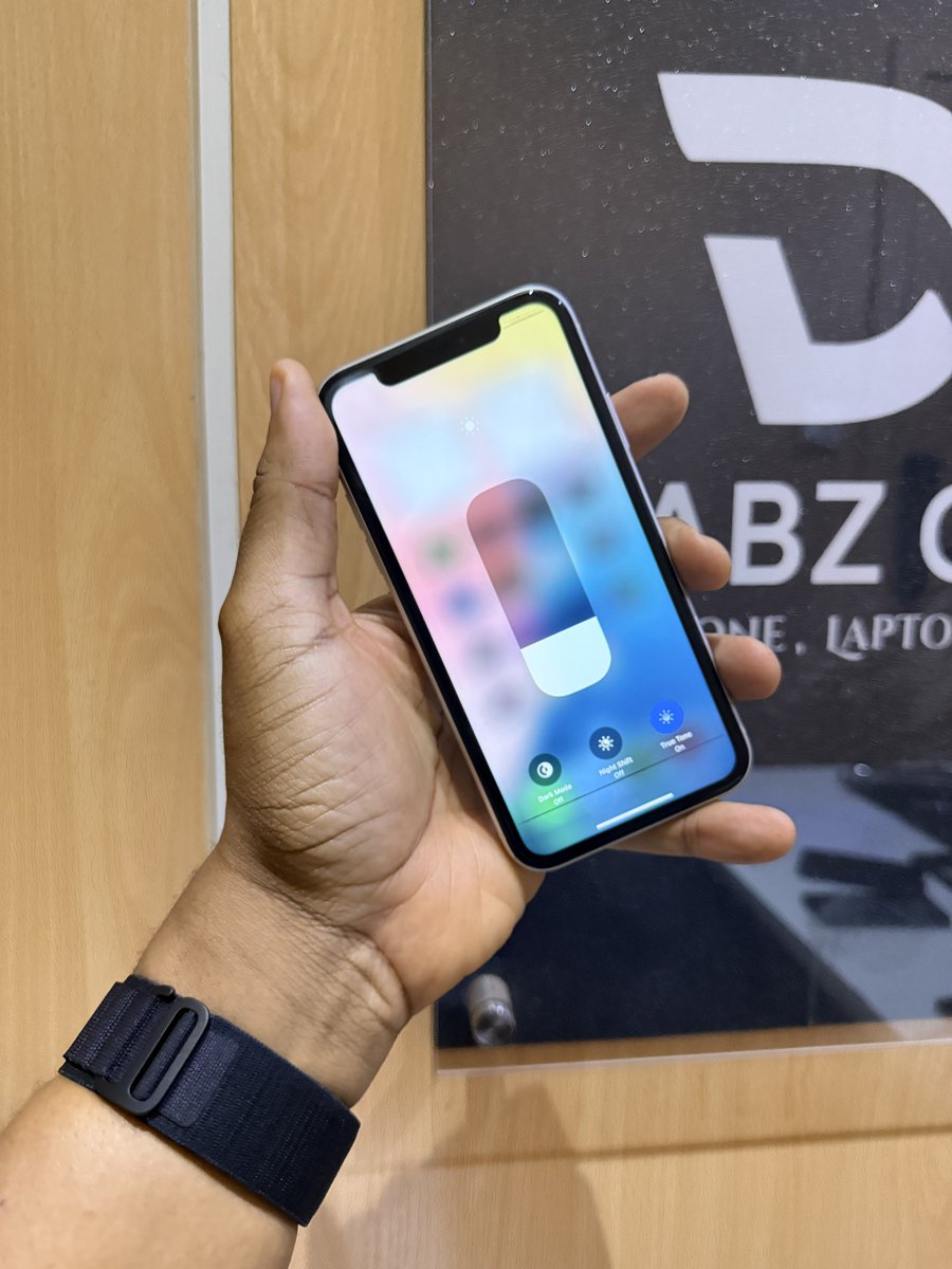 dabz_global's tweet photo. Deal‼️iPhone 11 64gb with 73% battery capacity! Screen has a line (see pics) Screen is original! Face ID works 

Price: N135,000

Account: 8232100166 Dabz Global Biz Ven  Moniepoint 

Payment on deals are binding! We will not refund or repost, if you have “changed your mind”. We will refund/ come to an agreement according to your wish, if the description of what we posted is different from what you received.  Please be sure you want this before payment. RESPECT THE PROCESS‼️    

Nationwide Delivery 🚚📦