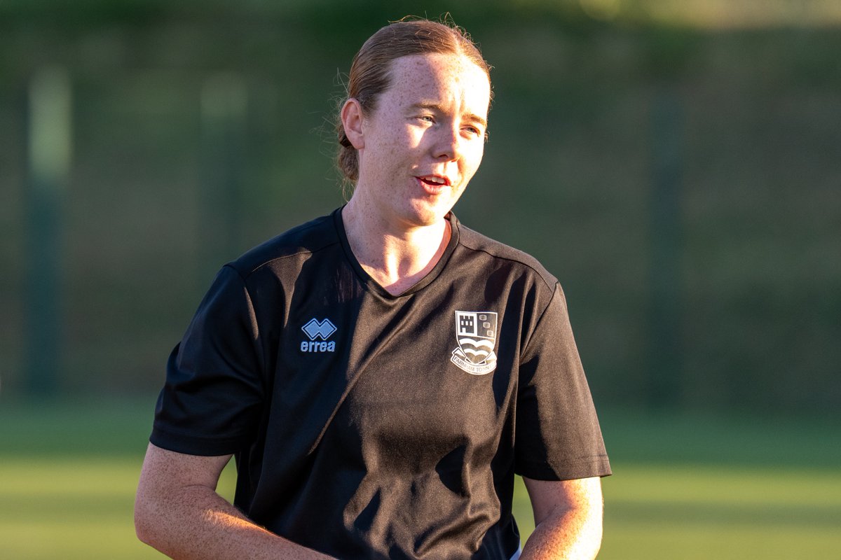 FarnhamTownWFC's tweet photo. Back on the grass 🍃

Shall we welcome another pair to the Club? 👀✍️ https://t.co/FPmvSEUrz5