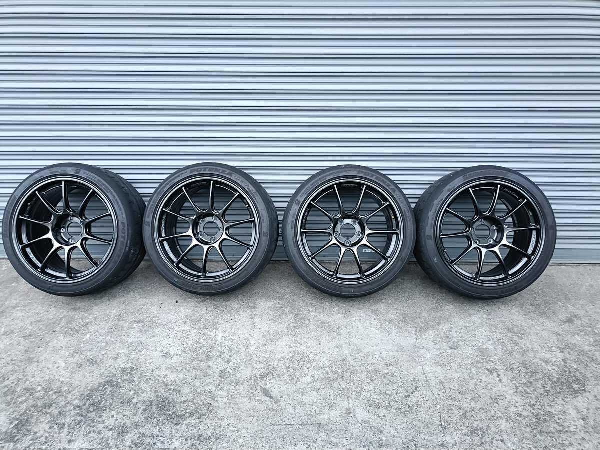 Tsutomu19072476's tweet photo. ホイール売ります
Weds TC105X  4本 15万
10J 18inch ＋35 R FACE
71RS 265/35r18
（ヤマ無し画像参照）
ガリ傷、歪み、鉄粉固着なし。
2本にタイヤ組み込み作業時の塗装ハゲあり。リプ参照。
東京都東側から。
引取出来る方限定。
都内近郊PA渡し可能。
DMにて。 https://t.co/H7CcJ2lfE5