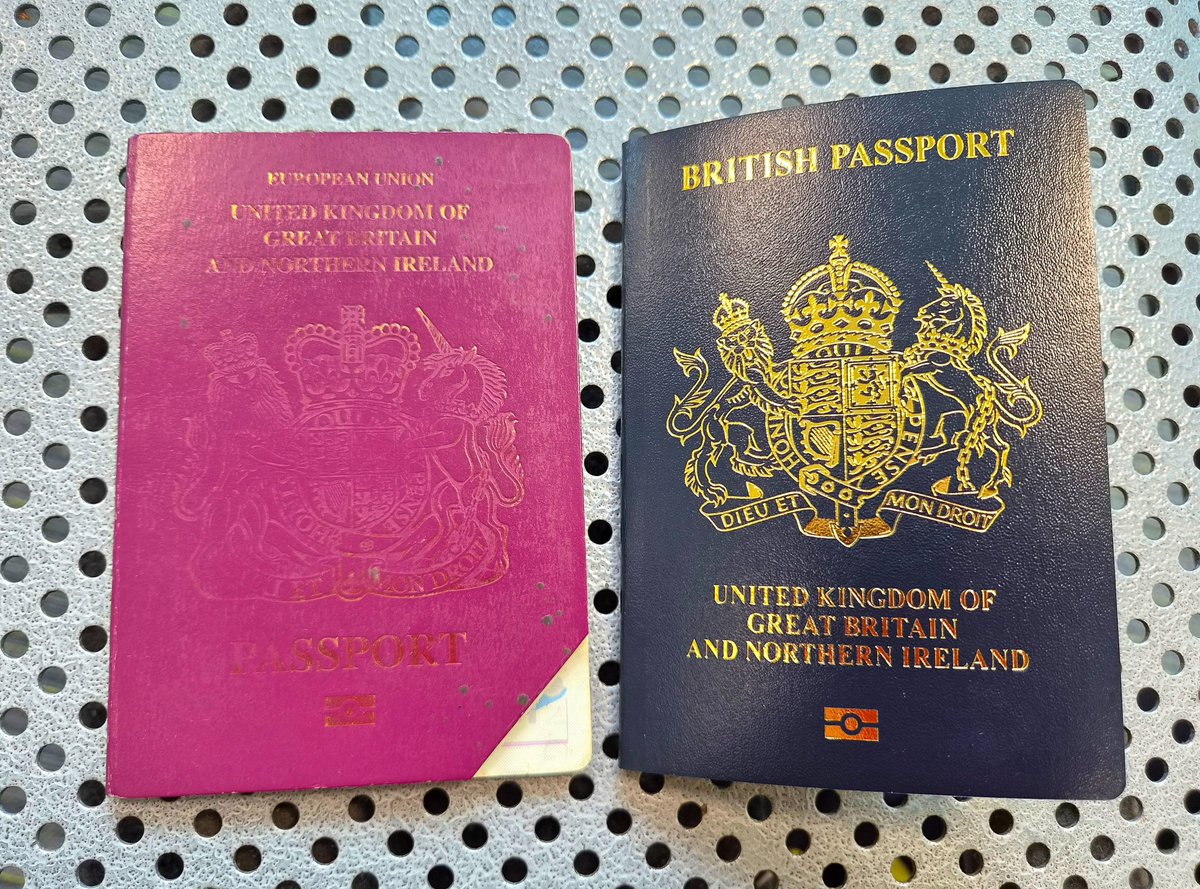 Jenanime4eva's tweet photo. @Regiane_75 @milklaine @ANGELBUFF33 @mymuseandi @AnaManning21 @sar185a @bewareofgobbi @michelleabelle @_DainBramaged Rest in peace my burgundy British passport 🥲👋🇬🇧. https://t.co/z26Qxlvv4V