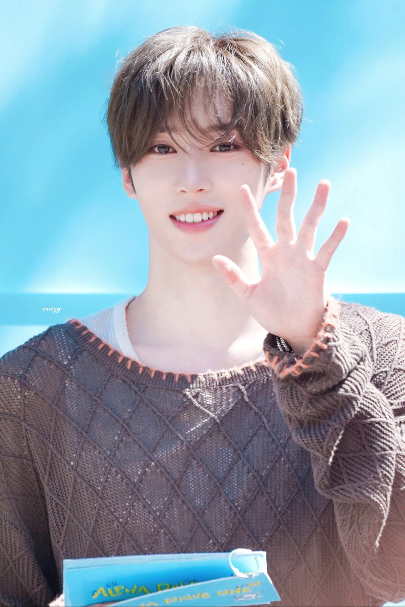 𝙘𝙧𝙖𝙯𝙮 tweet media