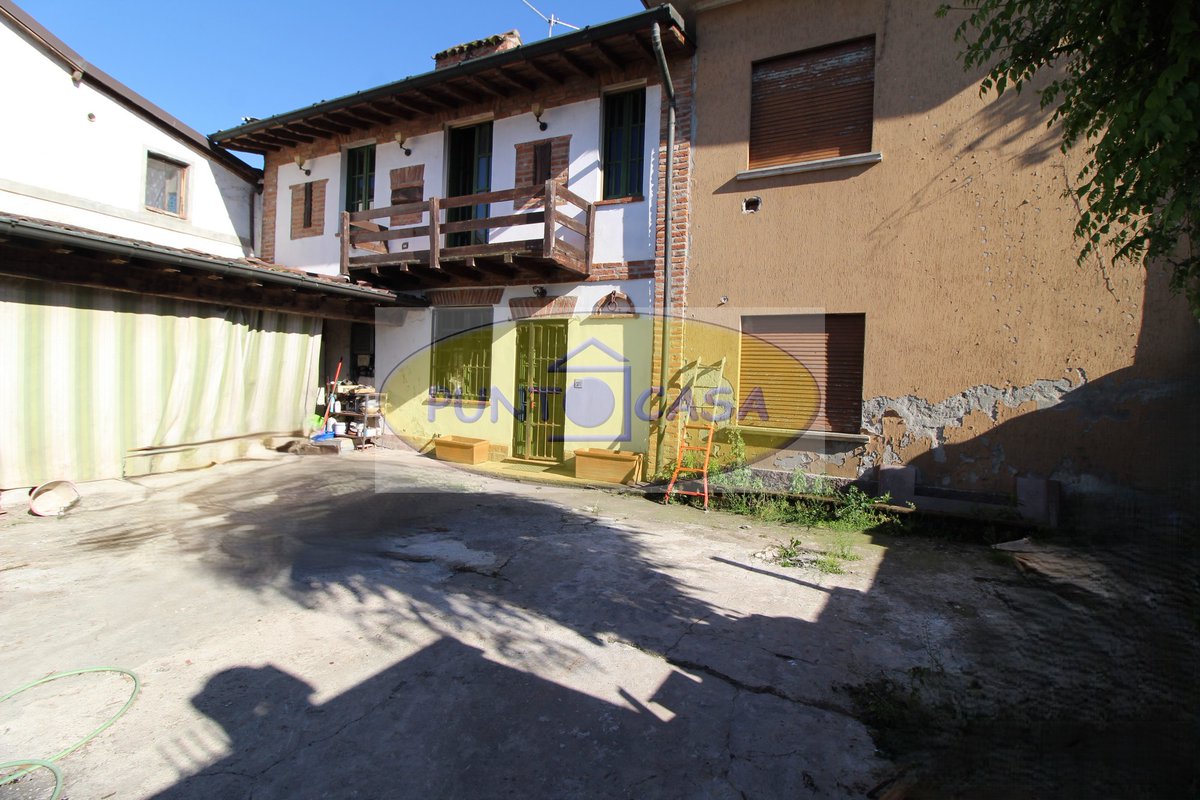 PUNTOCASALODI's tweet photo. Borghetto Lodigiano (Lodi)
Vendesi abitazione con cortile 
https://t.co/cFCWqTZ7He
#borghettolodigiano #sancolombanoallambro #livraga #pievefissiraga #massalengo #montanasolombardo #ossagolodigiano #sanmartinoinstrada #corneglianolaudense #lodi #corneglianolaudense #graffignana https://t.co/5QZSxziEg7
