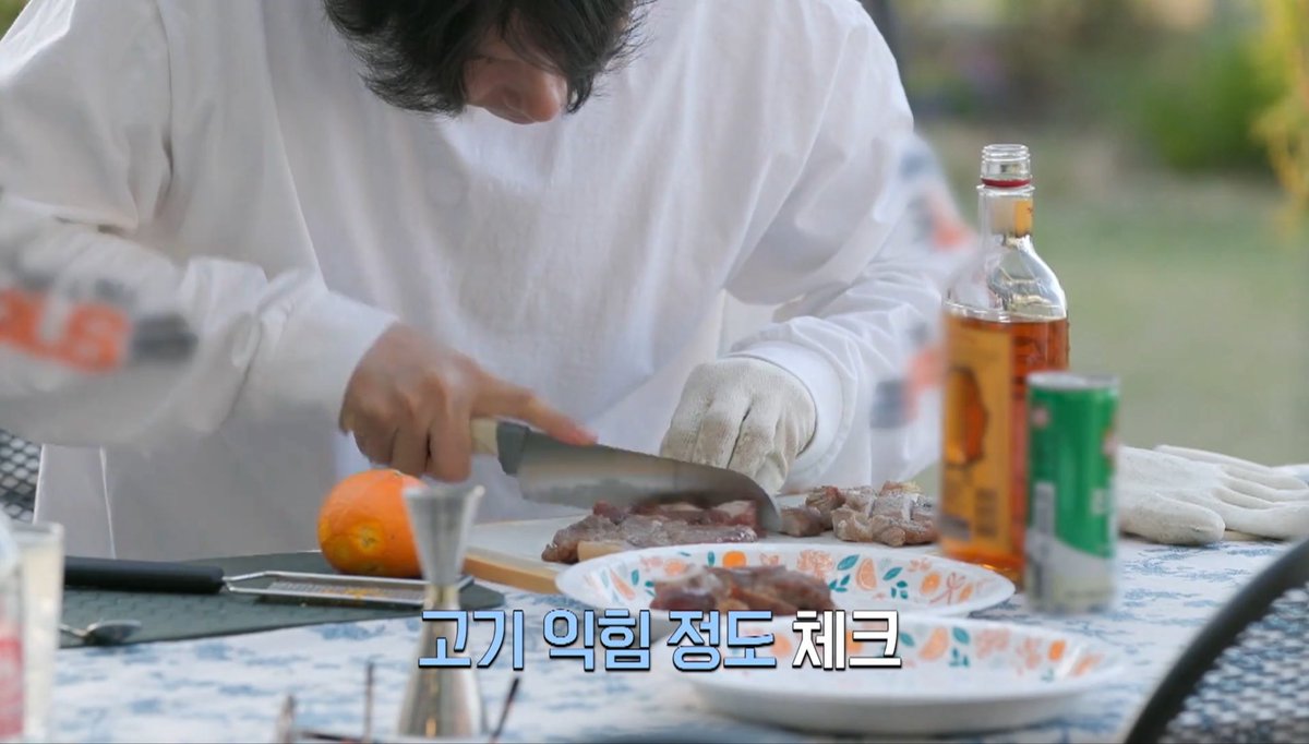 ___ober's tweet photo. コンシェフBBQうまそうすぎ
白と黒のスプーン出よ？？ https://t.co/ZdeCJr4hG6