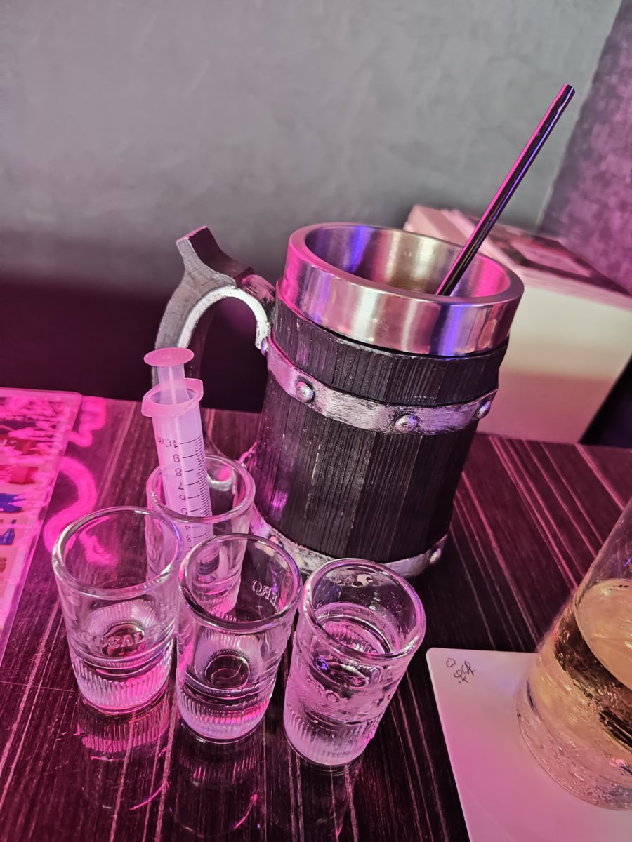 2026_7_7__'s tweet photo. 帰り際にもう一軒
楽しすぎて終電も帰宅もあきらめた！
乾杯＆Ki〇〇with内勤さん（イケメン）
キャストを笑わせ！
サービスのテキーラが多いwww
次は金曜に♬ https://t.co/a4dz1dCwHG