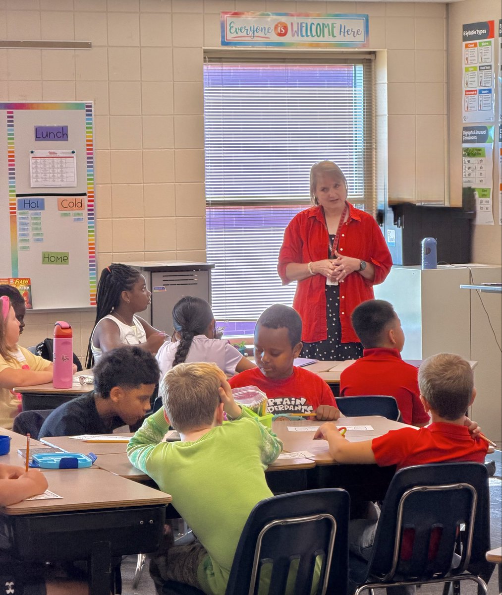 ShakopeeSchools's tweet photo. It’s official — Saber summer learning at Sun Path Elementary is in full swing! 😎📚#saberpride #shakopeeschools #ShakoKidsRead https://t.co/OmyRuQag94