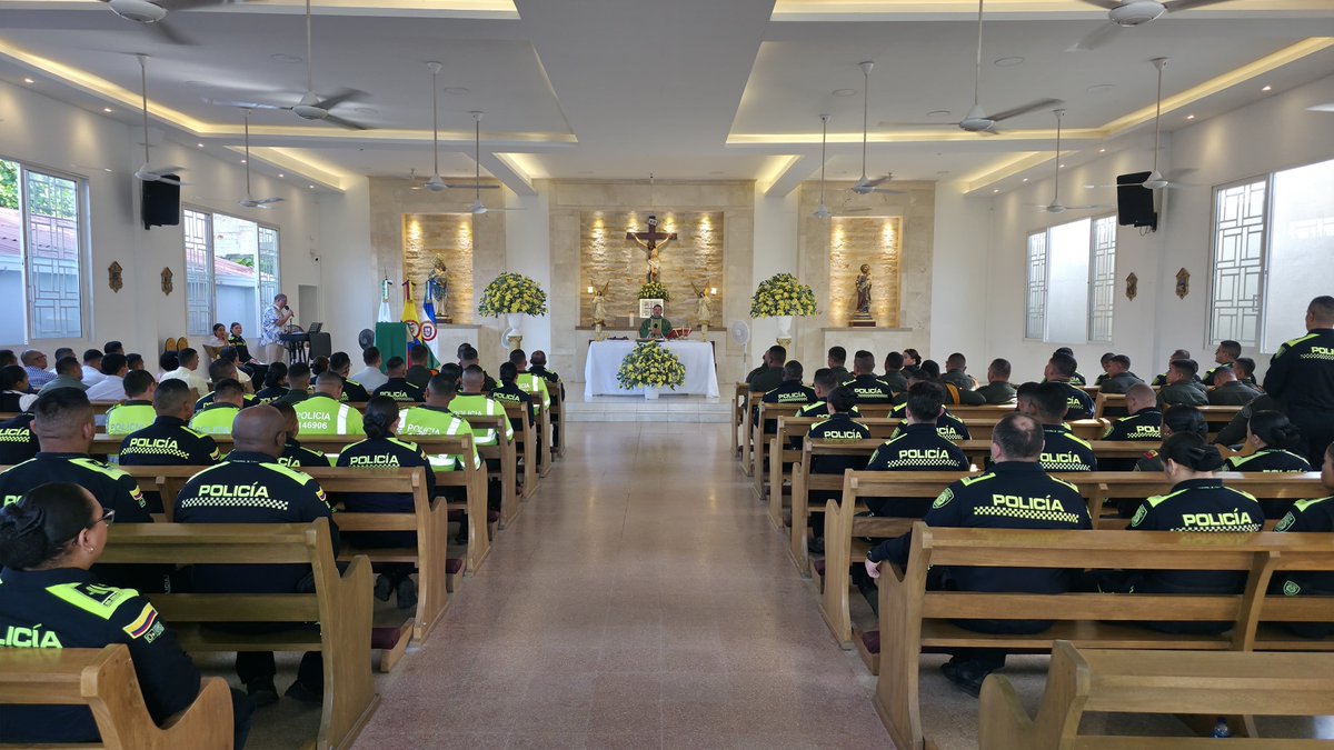 PoliciaDECOR's tweet photo. ¡𝗨𝗻 𝗮𝗻𝗶𝘃𝗲𝗿𝘀𝗮𝗿𝗶𝗼 𝗾𝘂𝗲 𝗳𝗼𝗿𝘁𝗮𝗹𝗲𝗰𝗲 𝗻𝘂𝗲𝘀𝘁𝗿𝗮 𝘃𝗼𝗰𝗮𝗰𝗶ó𝗻 𝗱𝗲 𝘀𝗲𝗿𝘃𝗶𝗿! 👮🏻‍♂️👮🏻‍♀️

Con profunda gratitud conmemoramos un nuevo aniversario de @PoliciaDECOR, una fecha que exalta el compromiso, la vocación de servicio y el sacrificio de quienes, con honor y valentía, han dedicado su vida a proteger a los cordobeses.

En el marco de esta importante celebración, nos unimos en la Santa Eucaristía en acción de gracias, elevando una oración por nuestros policías, sus familias y por quienes han entregado su vida en cumplimiento del deber, pidiendo a Dios que continúe guiando nuestra misión al servicio de la comunidad.

Que la fe, la unidad y el compromiso sigan fortaleciendo nuestro propósito de servir con honor, proteger con vocación y construir un futuro de esperanza para todos. 

¡𝗖𝗲𝗹𝗲𝗯𝗿𝗮𝗺𝗼𝘀 74 𝗮ñ𝗼𝘀 𝗱𝗲 𝗵𝗶𝘀𝘁𝗼𝗿𝗶𝗮, 𝗲𝗻𝘁𝗿𝗲𝗴𝗮 𝘆 𝘀𝗲𝗿𝘃𝗶𝗰𝗶𝗼! 🙏🏻🇨🇴