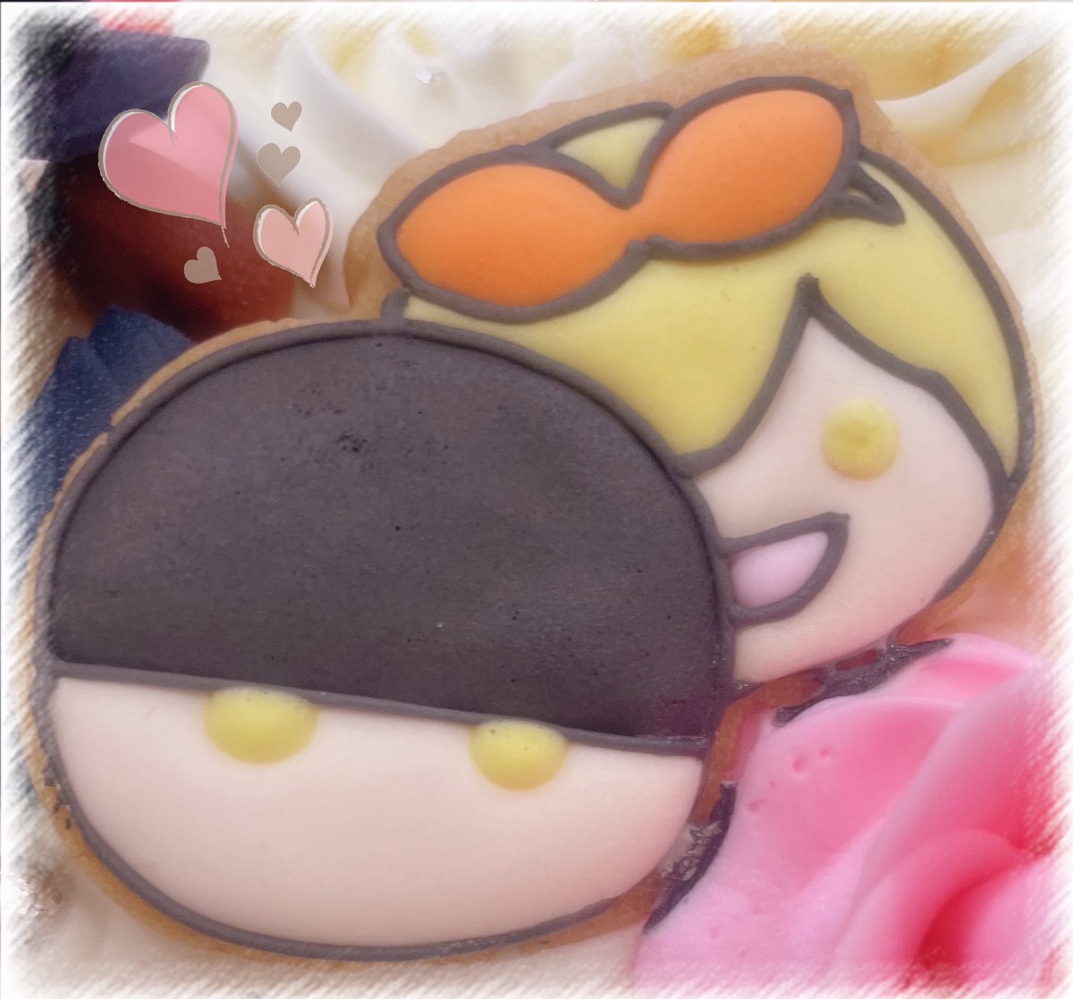 snd_186's tweet photo. 今年は初めてオーダーケーキ頼んで見ました(՞ ܸ. .ܸ՞)♡
2枚目のクッキーはわかる人にはわかるはず…！
3枚目は出張で来てくれたマッシュくんとお手伝いに来てくれたお友達の土井先生とレモンちゃんです︎︎︎︎❤︎ https://t.co/IYXLKOvY8X