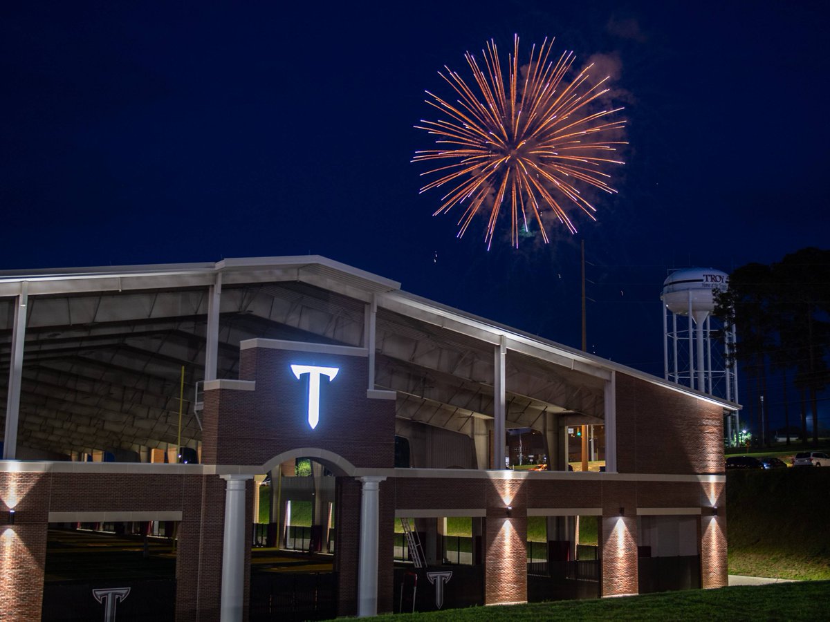 TROYUnews's tweet photo. Thank you to the City of Troy for another beautiful Fourth of July fireworks celebration. 🇺🇸🎆 

#AllWaysReal #AlwaysTROY https://t.co/BXohCLc3j4