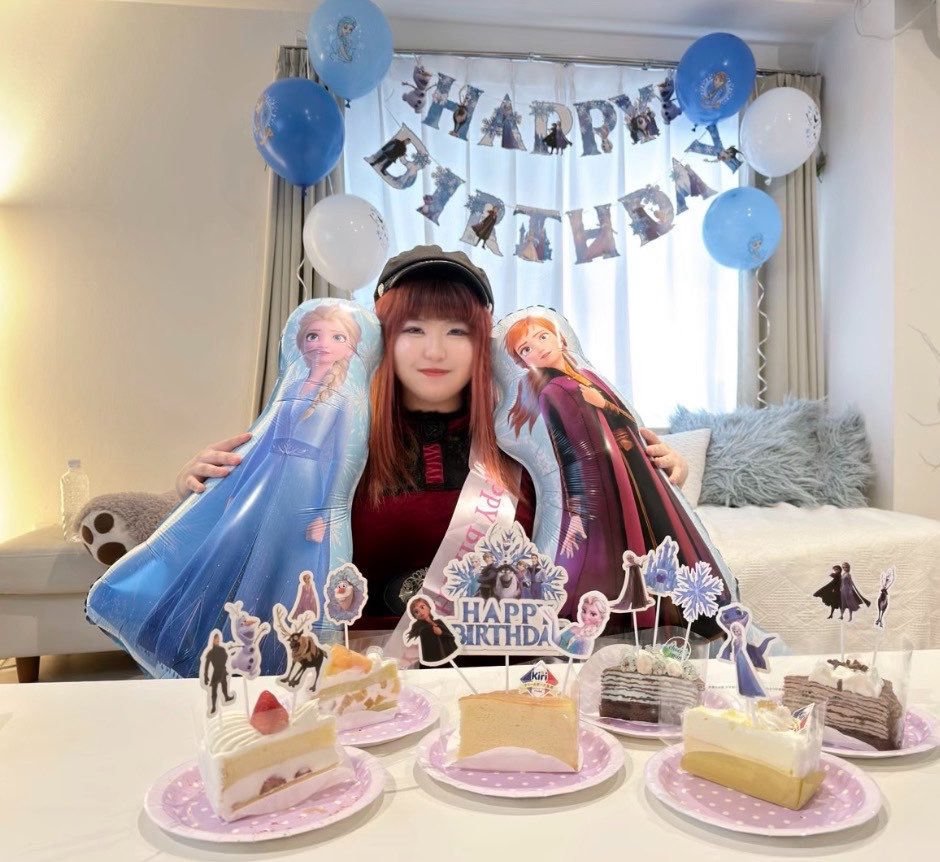 Jyurian07's tweet photo. 7月7日、23歳になりました‼️‼️‼️

今年はYouTubeのチャンネル登録者数10万人突破して、YouTubeの活動に関しては節目とも言える年でした🙇‍♀️

いつも「私の動画で誰かが笑ってくれたら嬉しいな」と言う自己満に付き合ってくれてありがとうございます‼️

絶対に良い一年にするぞ〜‼️‼️‼️ https://t.co/N9bcnnEKIi