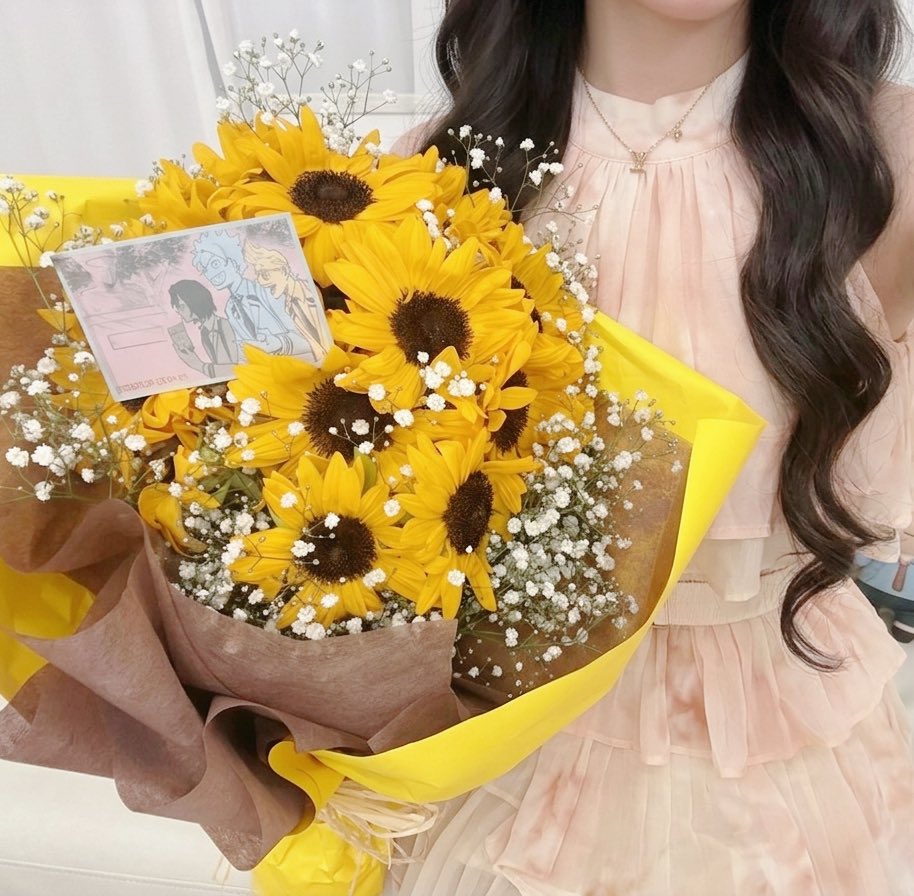 yeoneptune_'s tweet photo. 向日葵の花言葉：「貴方だけを見つめる」 https://t.co/gJTdyogQFX