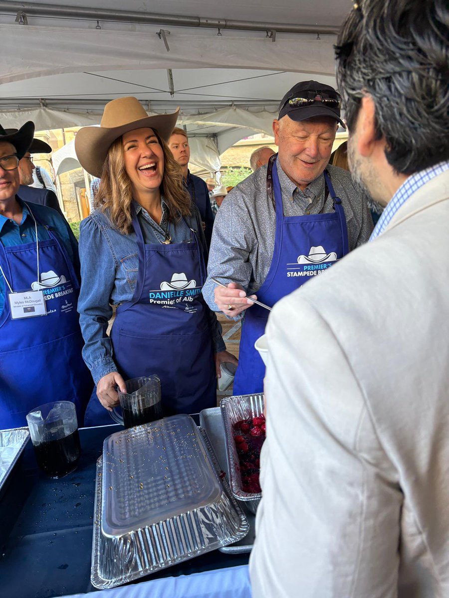 USAmbCanada's tweet photo. Working hard on my pancake flipping technique this morning. Thanks to @ABDanielleSmith for helping me kick off my first Stampede and to all Albertans for your western hospitality. https://t.co/vpNOhVSXPu