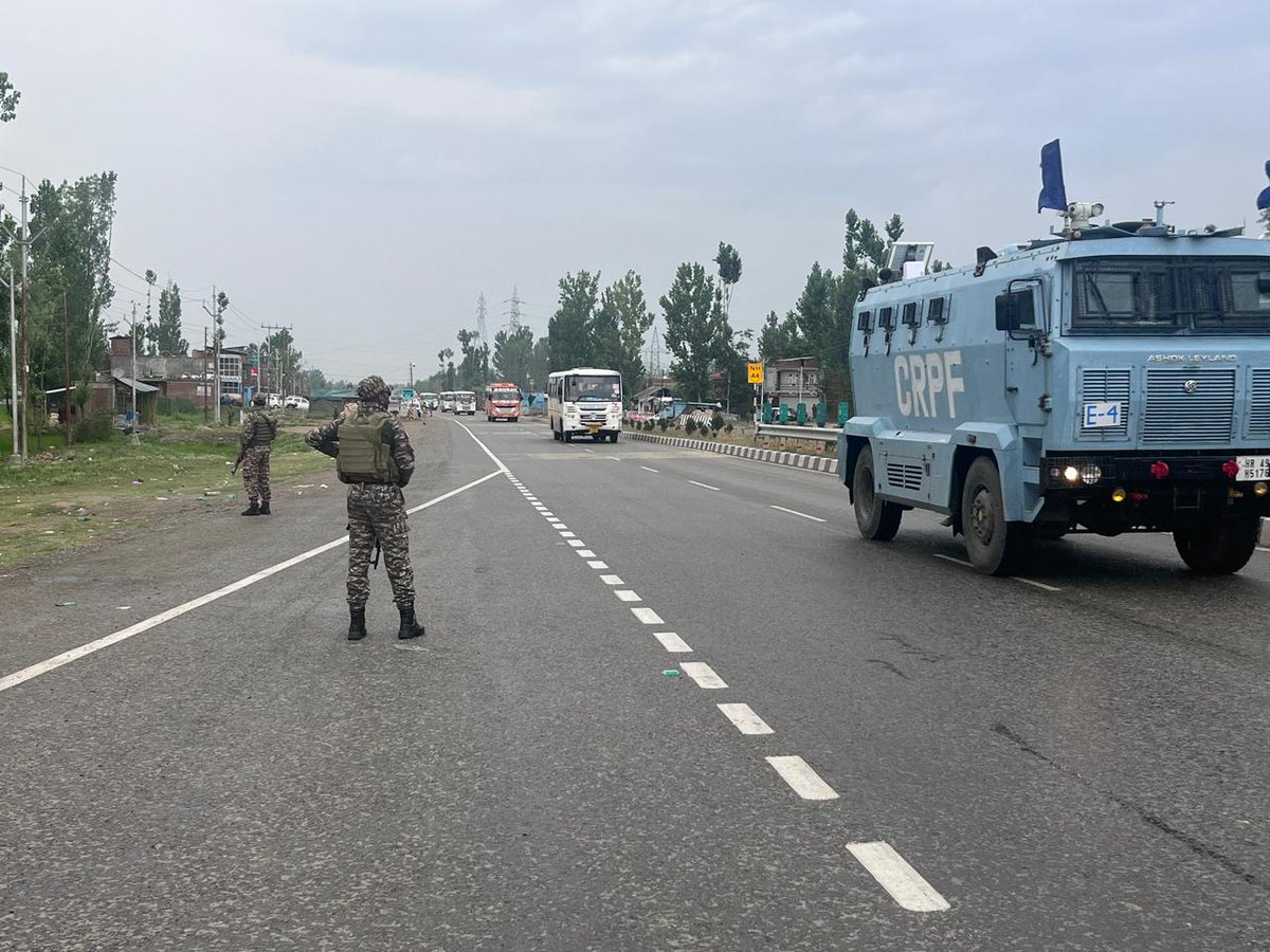 163bn's tweet photo. From the Highway to the high-ridges 163Bn CRPF stands shoulder to shoulder 24x7, Their  unwavering commitment ensures the saftey,Security and well-being of every pilgrim.
#ShriAmarnathjiyatra-2026 #163BnCRPF https://t.co/6FZmLzFGld