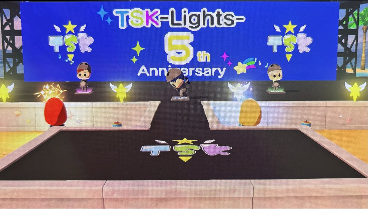sao_sailormoon's tweet photo. メジャーデビュー5周年おめでとうございます💙💚💜🎉✨

キンモク星人によるLIVE🎤
いつかの金箔星人衣装も👽💛
5周年🟰5歳にしました👶✨

#TSKLights
#TSKFA https://t.co/thdOp6uU9Q