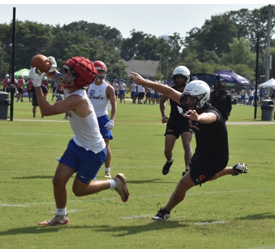 AidenVoris's tweet photo. Putting in the work in Foley for 7on7. @spsmobile_al https://t.co/TbVB2hN19g