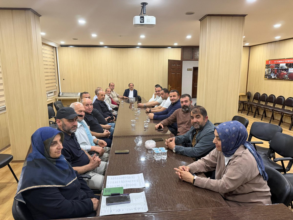 musacelik29's tweet photo. AK Parti Gümüşhane
İl Başkanımız
Sayın @eminerdogdu29 
başkanlığında haftalık İl Yönetim Kurulu Toplantımızı gerçekleştirdik.
Birlik, istişare ve hizmet anlayışıyla Gümüşhane için durmadan çalışmaya devam ediyoruz. 🇹🇷
@Akparti 
@abuyukgumus https://t.co/9OjGKuCxrd