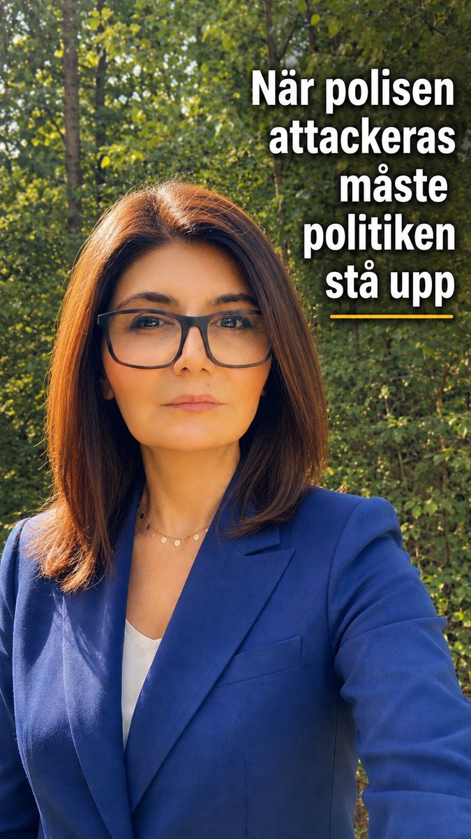 Lenjasharif's tweet photo. S säger nej till SD – men öppnar för V, trots återkommande problem med extremism.

Efter Malmö Pride måste frågan ställas: hur kan man fördöma ett samarbete men blunda för ett annat?

Polishat är inte kritik.

Frihet kräver ansvar och respekt för rättsstaten. https://t.co/f7BwO0WnuD