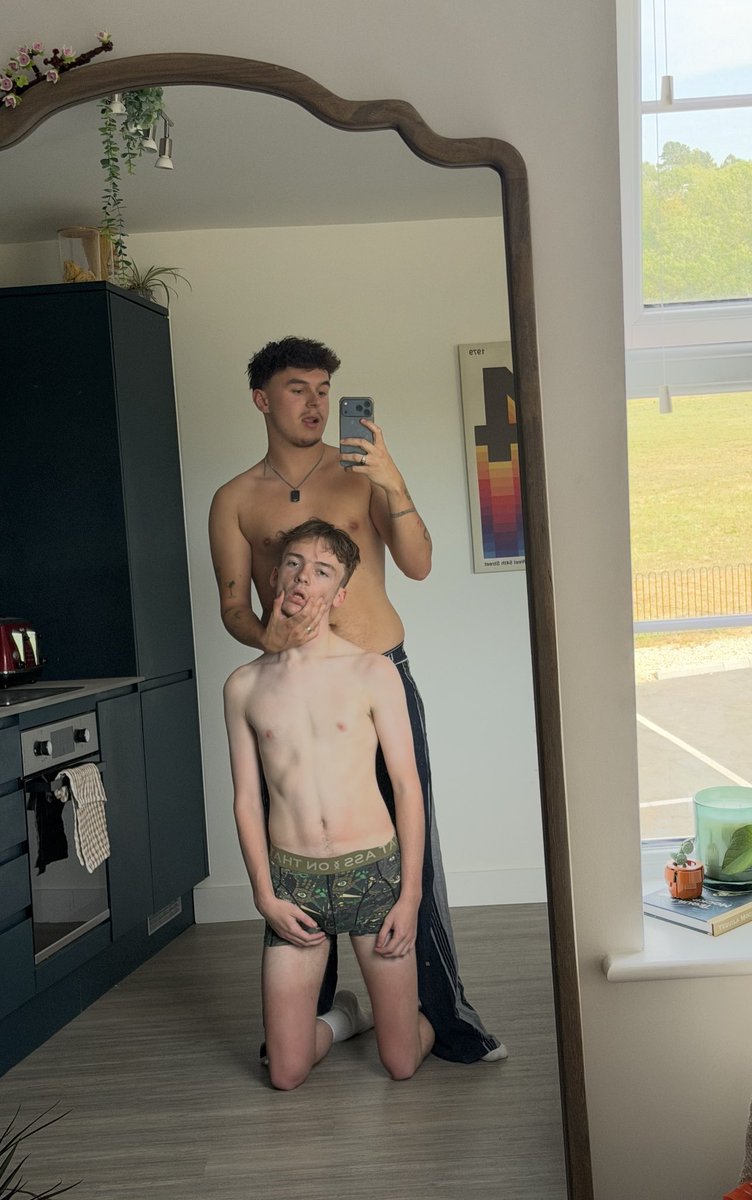 Samjonestwunk's tweet photo. Im gunna be having funnnnn tonight 👀

@Oscarxcosta https://t.co/zGFKxGvIwF