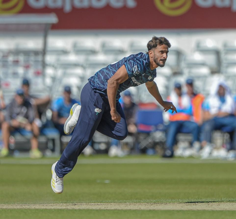SajSadiqCricket's tweet photo. Hasan Ali's excellent stats so far in the T20 Blast:

Matches 9
Overs 32
Wickets 22 (highest)
Runs conceded 246
Economy rate 7.68
Average 11.18
Strike rate 8.72
#Cricket https://t.co/pt4pMEYeXl