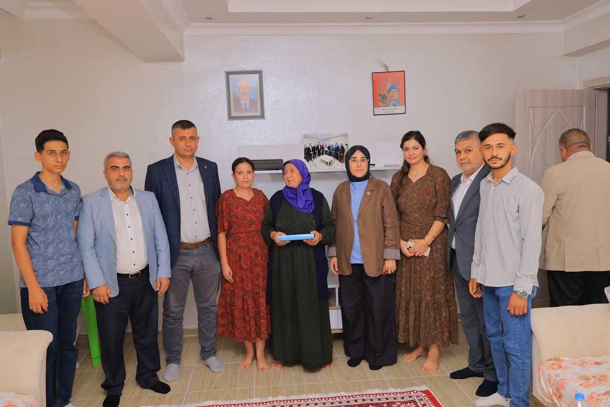 Fethi_ekinci63's tweet photo. Ak Parti Şanlıurfa Milletvekili Sn. @CYAZMAC , Ak Parti Viranşehir ilçe Başkanı Sn @lutfibagci ile Birlikte Bizleri  Hanemizde Ziyaret etti

Ziyaretten Ötürü Şanlıurfa Milletvekilimiz Cevahir Asuman YAZMACI’ya  Şehit Ve Gazilerimiz Adına Teşekkür ederiz…

@Akparti 
@akpartiurfa https://t.co/WhcH1h9bw1