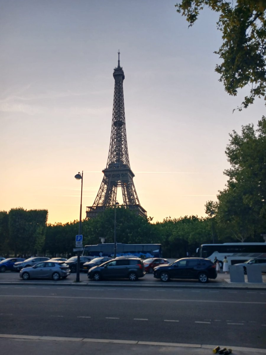 Aybuke_1453's tweet photo. Paris... https://t.co/q5qj16fXwF