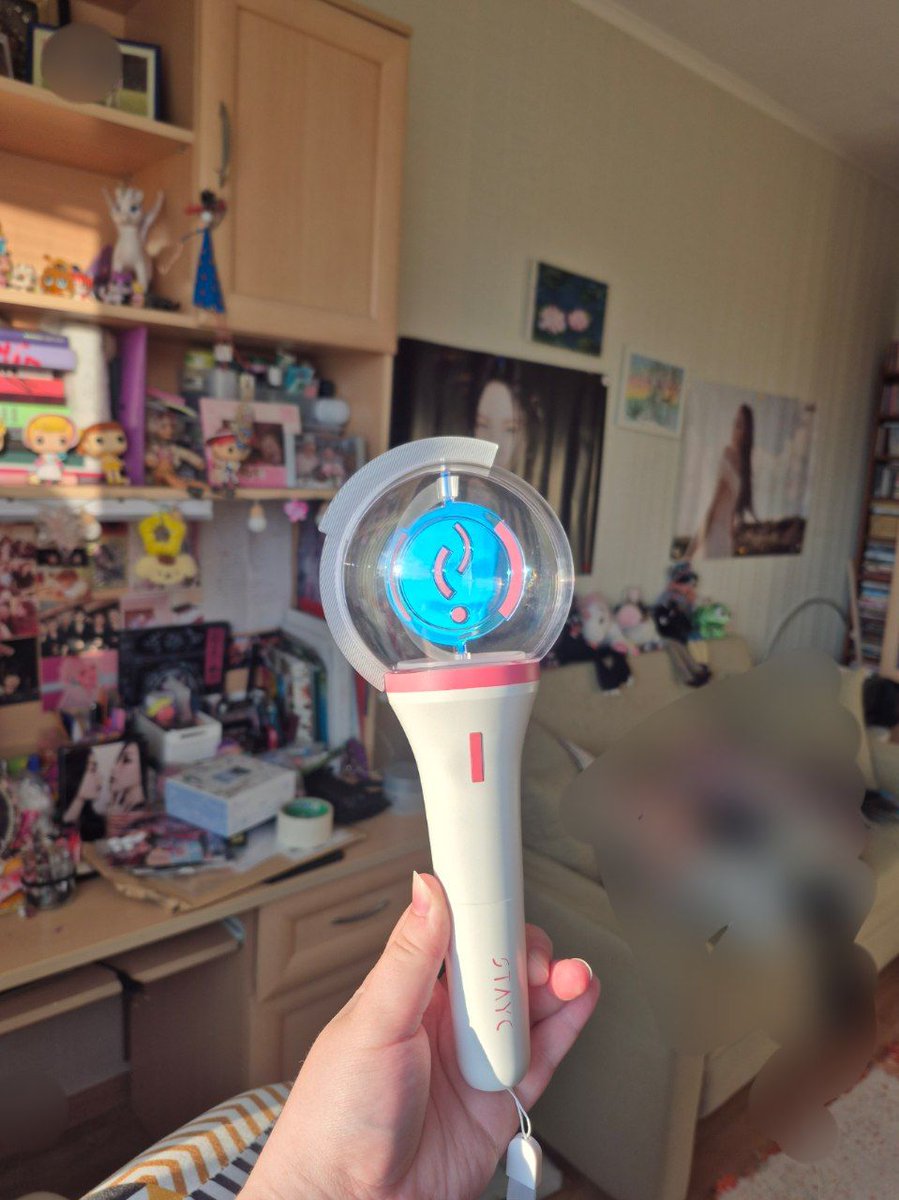 archaetaoo's tweet photo. guys.....so this happend.......i bought stayc lightstick finally😭and this was bought at their first tour too https://t.co/Y7Dm6hEX3b