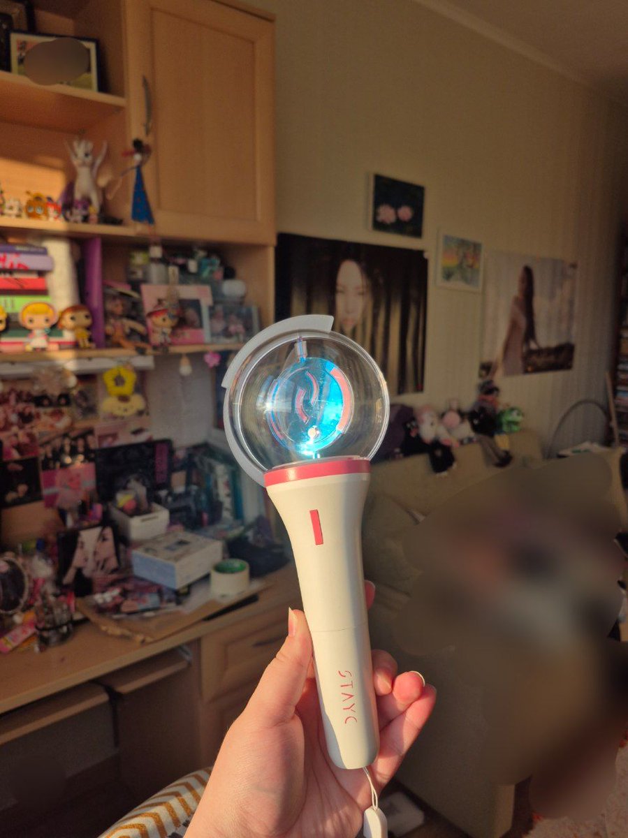 archaetaoo's tweet photo. guys.....so this happend.......i bought stayc lightstick finally😭and this was bought at their first tour too https://t.co/Y7Dm6hEX3b