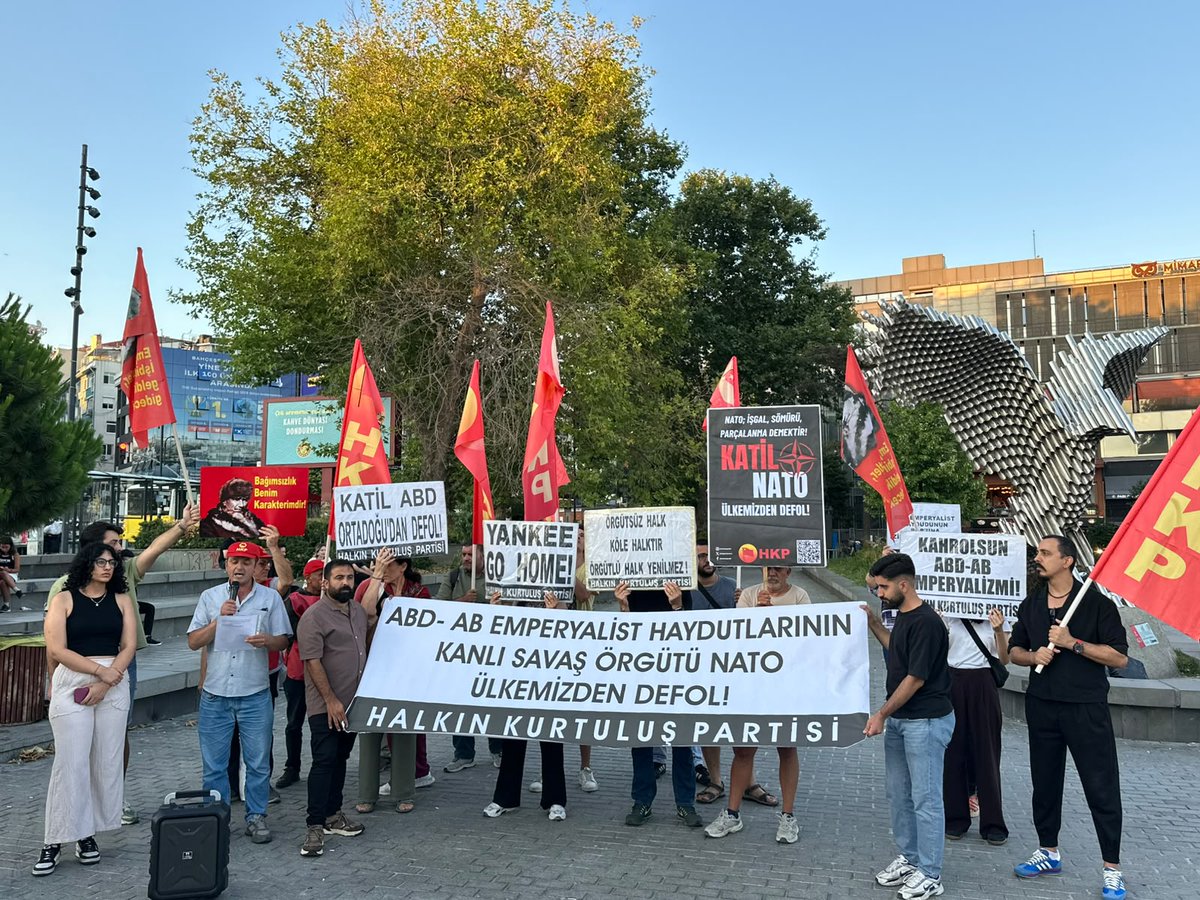 hkpgenelmerkez2's tweet photo. 📍 İstanbul/Beşiktaş 
ABD-AB Emperyalist Haydut Devletlerinin halk düşmanı temsilcilerinin ülkemize gelişini ve katil NATO'yu dün Ankara'da Birinci Meclis'in önünde protesto ettik, bugün de Beşiktaş'ta protesto ediyoruz.
Katil NATO, Ülkemizden Defol!
Kahrolsun ABD-AB Emperyalizmi!