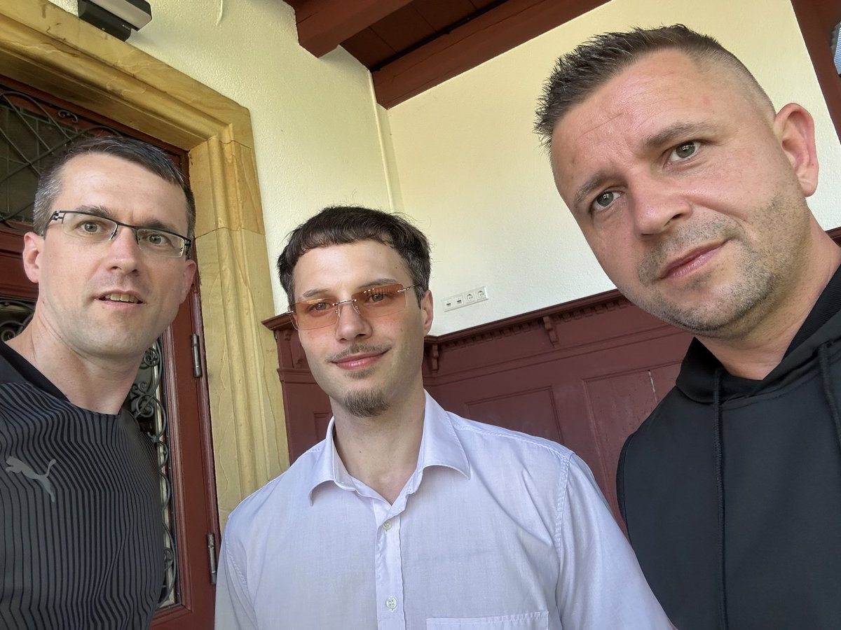 Michael_Walter_'s tweet photo. Location-Check im Jugendzentrum Lauf an der Pegnitz fiel aus, dafür ein langes Gespräch über die Zukunft von United Beatz.
https://t.co/jvlcTcbhr0 https://t.co/aKHgNrHSRC
