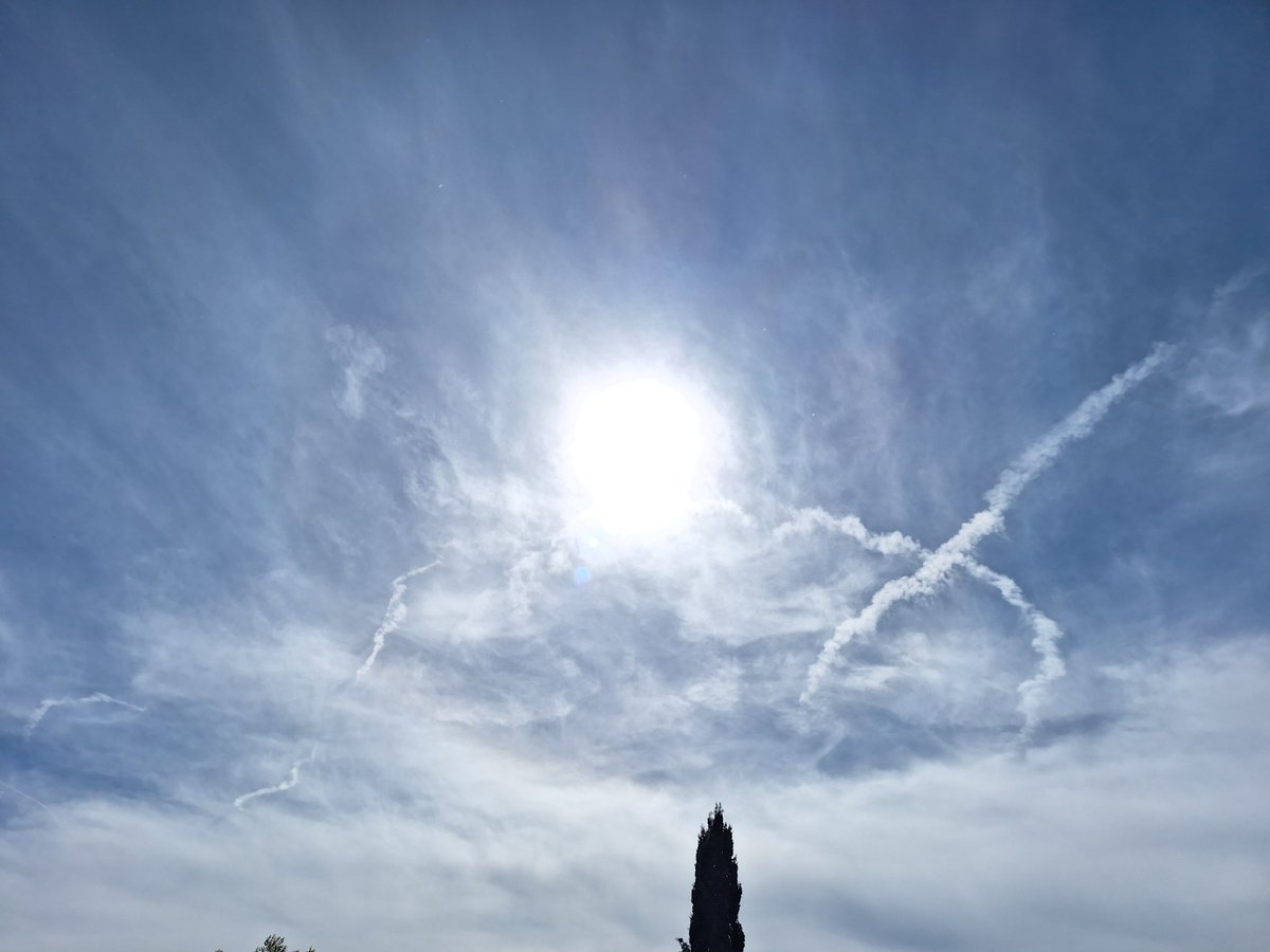 SoleilLibreFR's tweet photo. Ce n’est pas un ciel, ça. 🌫️

En tout cas, pas naturel. 🧏‍♂️

#Chemtrails #SRM #Ciel #GéoIngénierie https://t.co/Xp8jMmBR18
