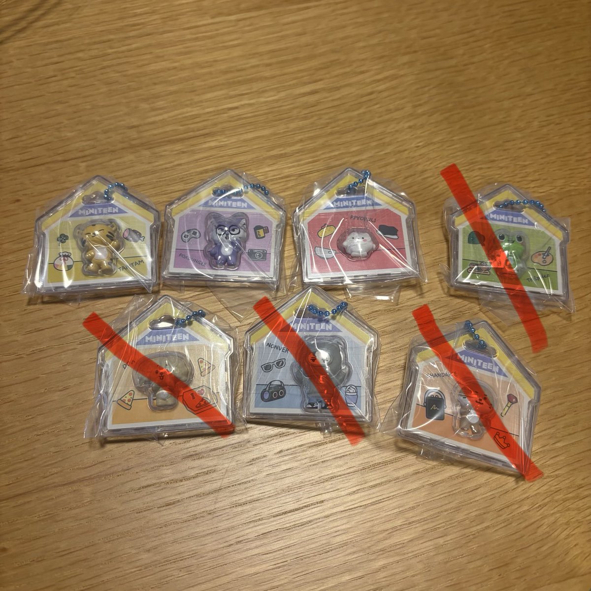 uyu10_04's tweet photo. @tasty_woo17 検索から失礼いたします。画像のウォヌを所持しておりますが、ジョンハンと交換いただくことは可能でしょうか。纏めてではなく恐縮ですがご検討のほどよろしくお願いいたします🙇🏼‍♀️ https://t.co/tmLKCyH0Lm