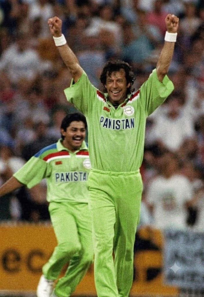 Erum8official's tweet photo. اپنے ہیرو کو کبھی مت بھولو!
عمران خان پاکستان کا فخر ہے، اور کروڑوں دلوں کی امید۔
دنیا بھر کے بے شمار مسلمان انہیں عزت و احترام کی نگاہ سے دیکھتے ہیں۔
ہیرو وہی، جس پر قوم کو فخر ہو۔ 

#مزاحمت_سے_ہوگی_خان_کی_رہائی

@TeamiPians https://t.co/4rgzJH2Dg3