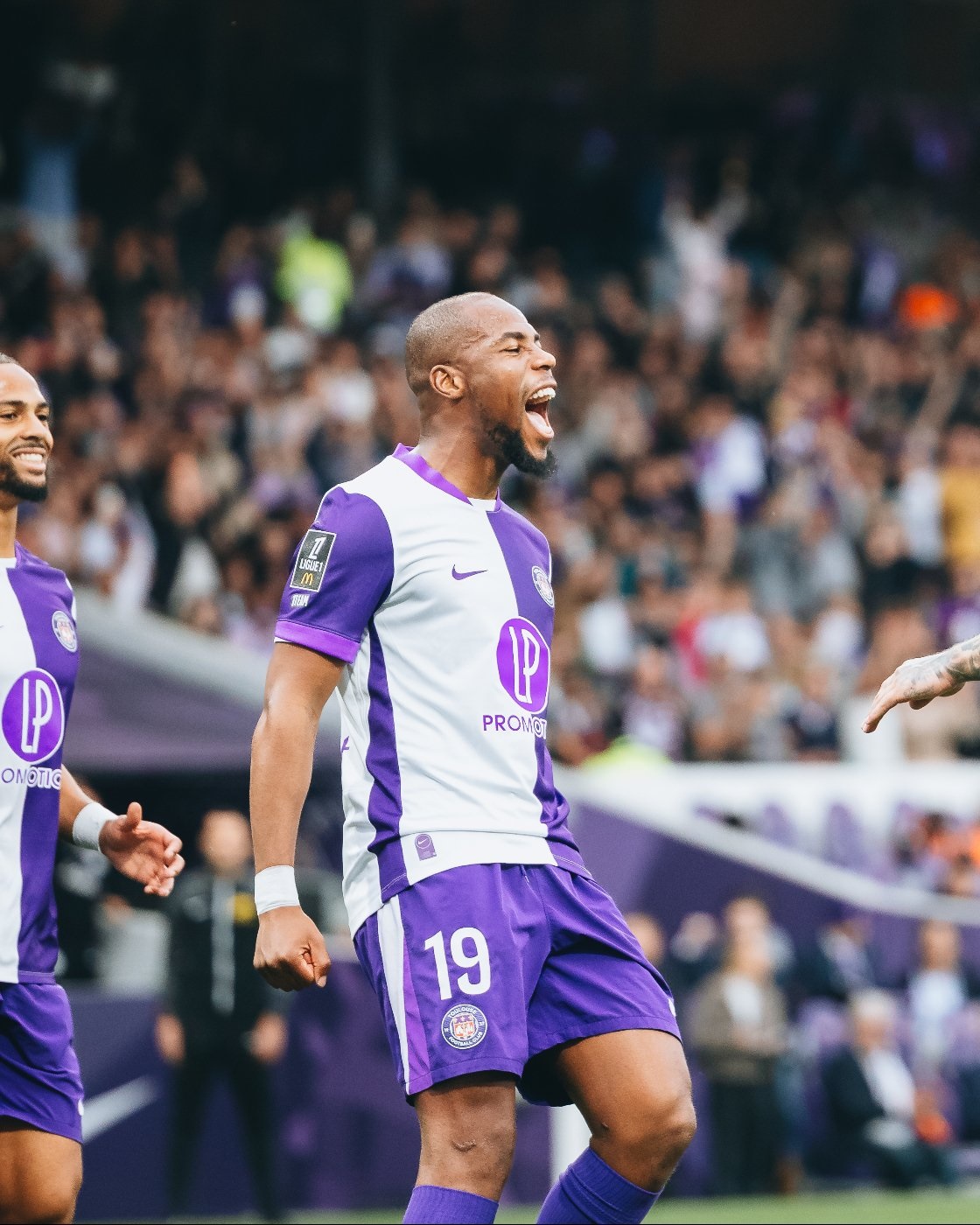 🎂🎂𝐉𝐎𝐘𝐄𝐔𝐗 𝐀𝐍𝐍𝐈𝐕𝐄𝐑𝐒𝐀𝐈𝐑𝐄🎂🎂

Djibril Sidibé (34 ans)

👕64 matchs TCC avec ...