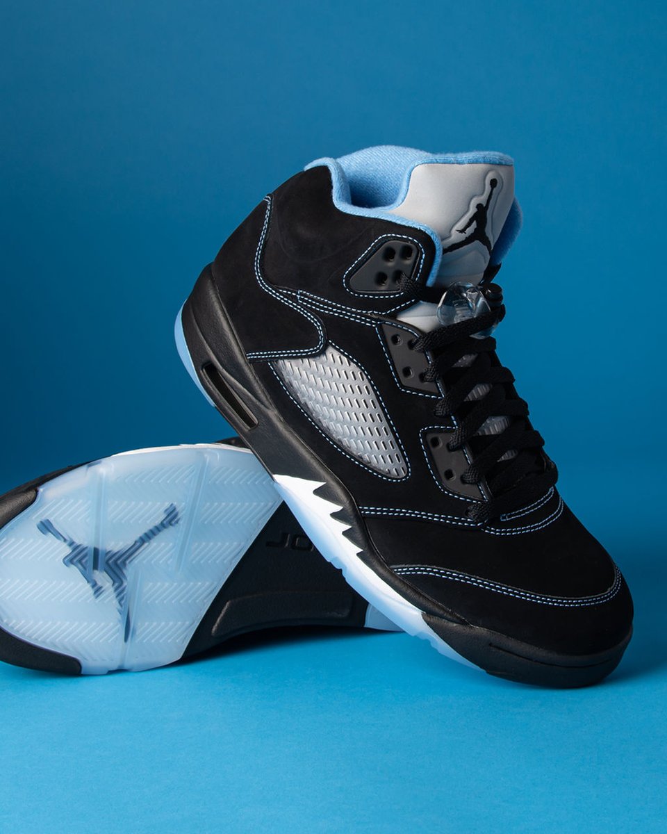 solefed's tweet photo. Ad: Select sizes - Air Jordan 5 Retro 'Black Carolina' 

> https://t.co/1E1FaPxEBD https://t.co/SO618iZNmV