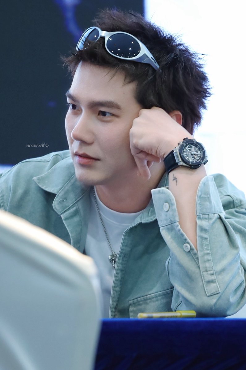 aluvebiu's tweet photo. @netflixth I would suggest Build Jakapan. He's a versatile Thai actor with the range to lead character-driven stories across multiple genres. He understands his characters so deeply that even his eyes tell the story without a single word. I'd love to see him in a Netflix🙏

#BuildJakapan https://t.co/vGqq7444BV