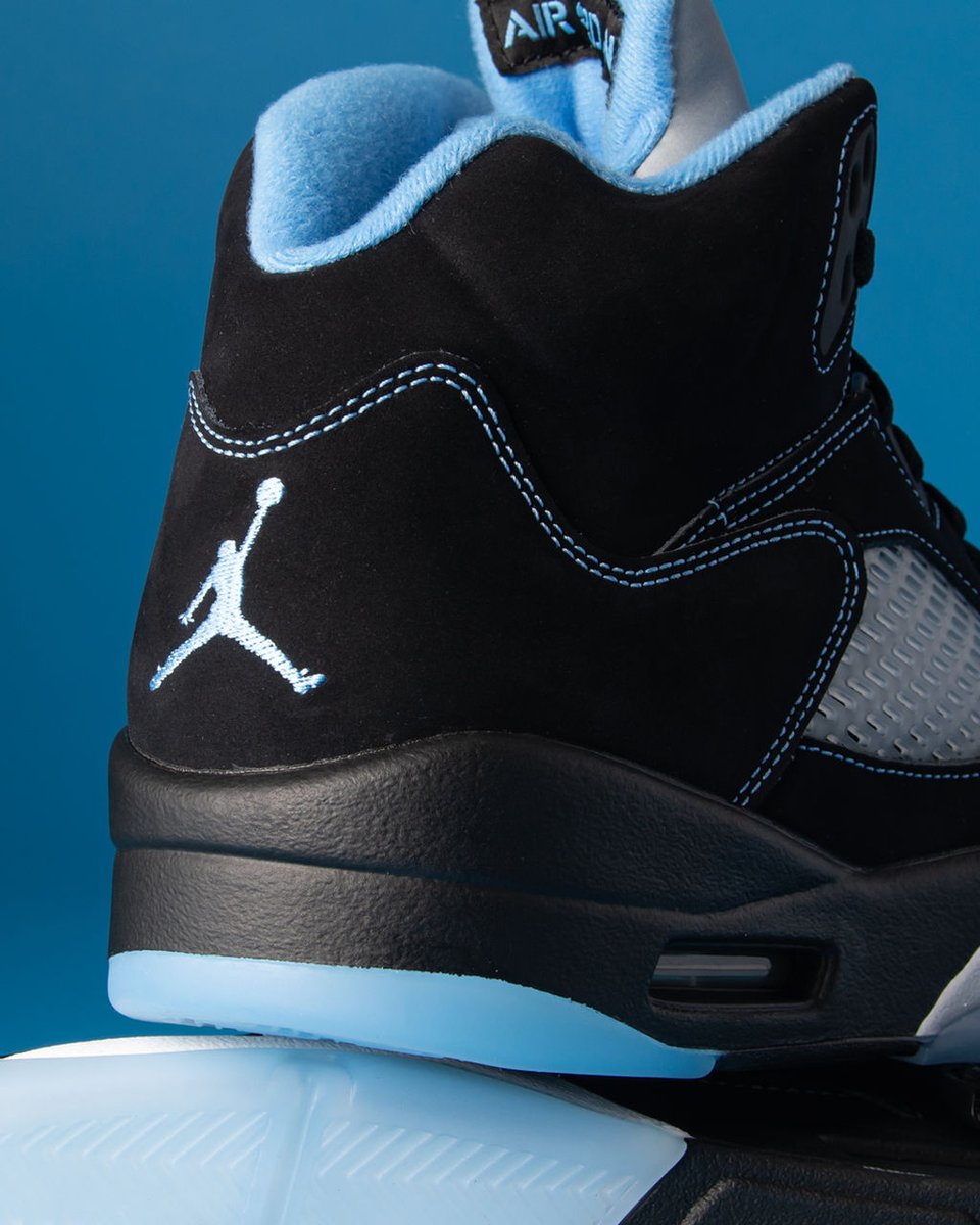 solefed's tweet photo. Ad: Select sizes - Air Jordan 5 Retro 'Black Carolina' 

> https://t.co/1E1FaPxEBD https://t.co/SO618iZNmV
