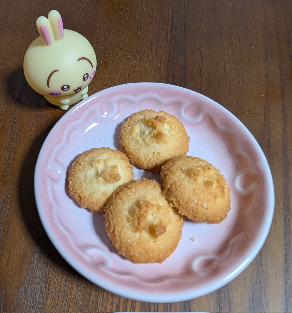Iris_Torrefie's tweet photo. 今夜はCRAFT BOSS 世界のTEA「香港式ミルクティー」と #スナックミー のバターココナッツクッキーで夜お茶しました💜
珈琲も入っているミルクティーだからかコクのある濃い美味しさでした。
ココナッツの食感の楽しめるクッキーと美味しくいただきました💜
#木漏れ日のお茶会
#茶好連 https://t.co/qxTGgDh62o