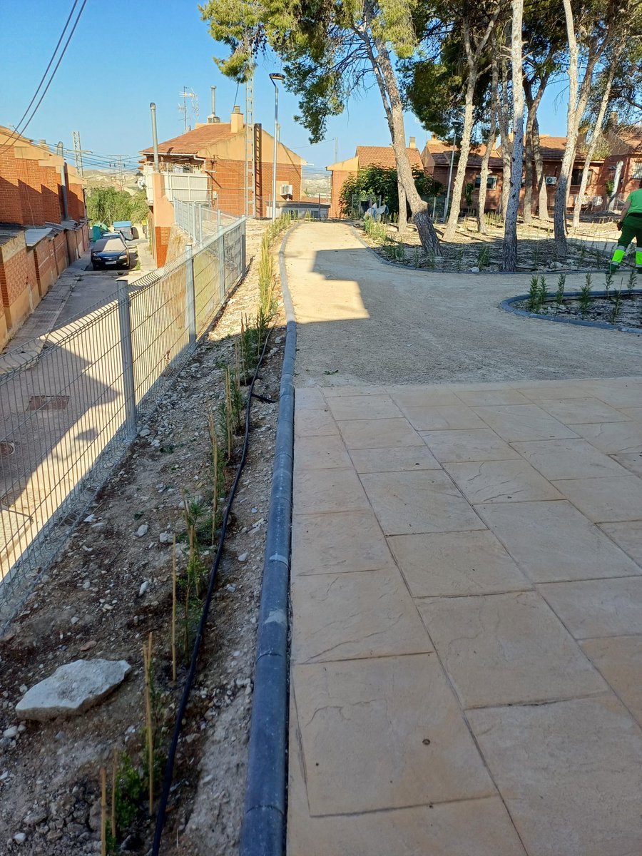 AbanillaAyto's tweet photo. 🌳🔧 Hoy han quedado reparados los distintos daños y desperfectos ocasionados en el recién inaugurado Parque de San Juan Pablo II.

🚫 Los actos vandálicos sufridos durante los dos últimos fines de semana son totalmente inaceptables y los condenamos con la máxima firmeza. https://t.co/MnoSEPp69s