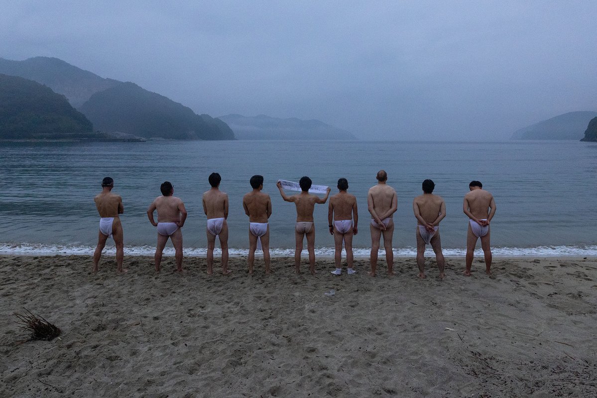 hkisyuu's tweet photo. 7/1　尾鷲市三木里　御富士祭（おやままつり）。
最後の垢離と、おやまに登る直前に飯をたべるところ。 https://t.co/UmvixmoYaG