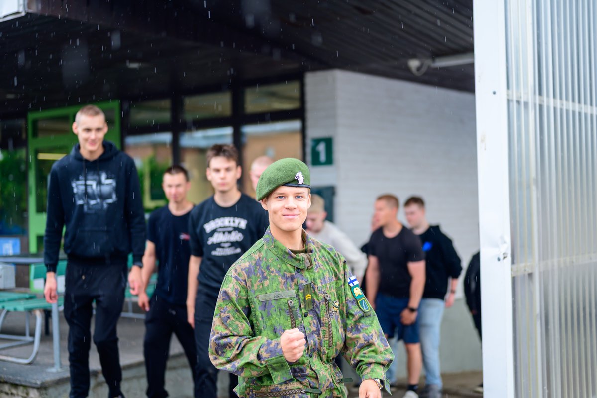 MaasotaK's tweet photo. Maasotakoulussa Haminassa aloittaa varusmiespalveluksensa noin 320 saapumiserän 2/26 alokasta. Edessä on uusia kokemuksia,ystävyyssuhteita, haasteita ja onnistumisia sekä matka kohti osaavaa reserviä. #MAASK kouluttaa varusmiehiä Jääkärikomppaniassa ja Kuljetuskomppaniassa.
#RUK https://t.co/zCCWrKk61I