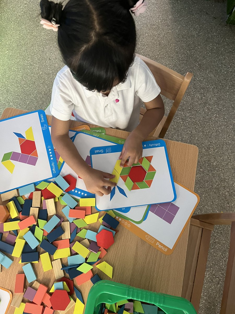 NurseryBHP's tweet photo. Great attention to detail and lots of maths chat, naming shapes and talking g about their properties. @busheyheathjm #busheyheathMaths https://t.co/Cwffvub9RX