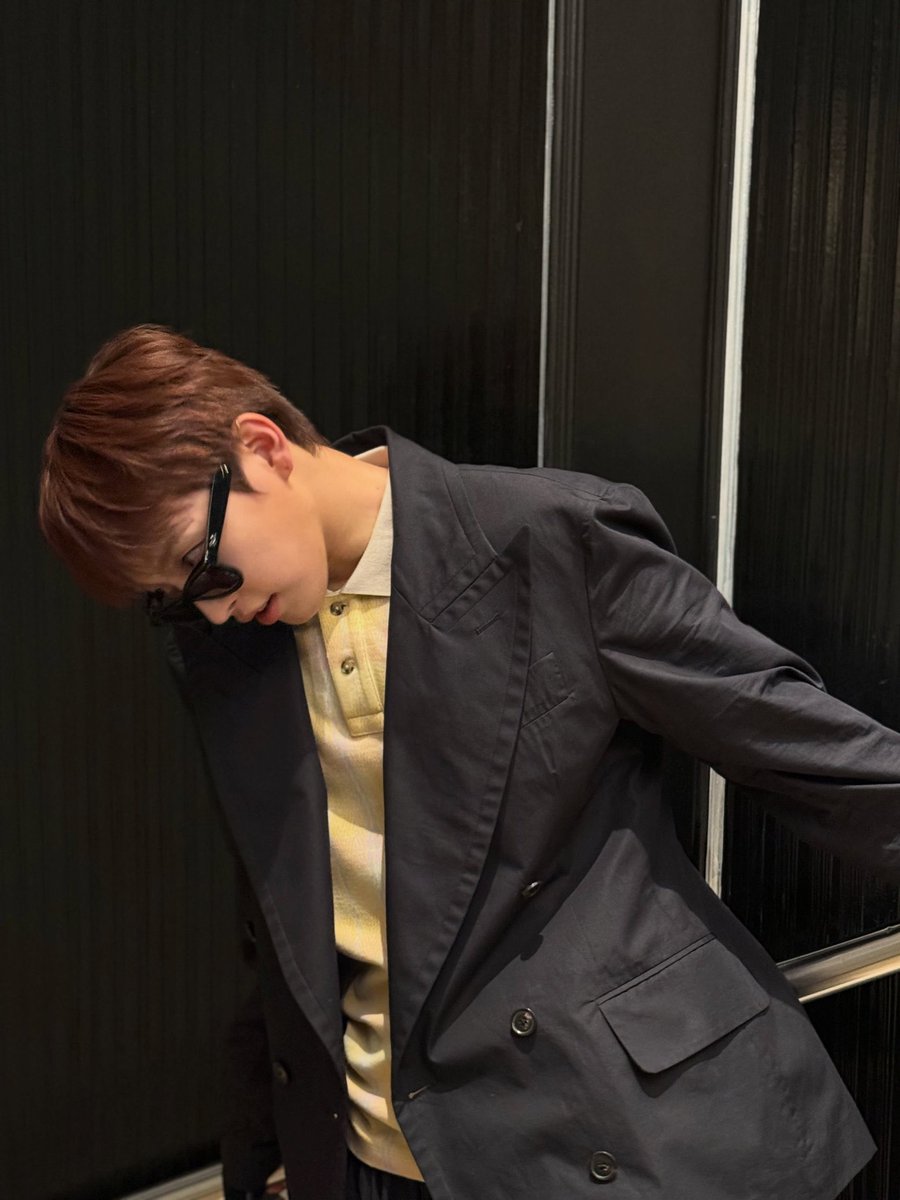 lovebitehwc's tweet photo. au idea where detective mctz go undercover as a married couple for one case. months later, the case is finally closed, the rings come off, and the pretend divorce feels a little too real for hj

“you can stop holding my hand now.”

“oh. right. sorry.” https://t.co/GoirZwT2b8