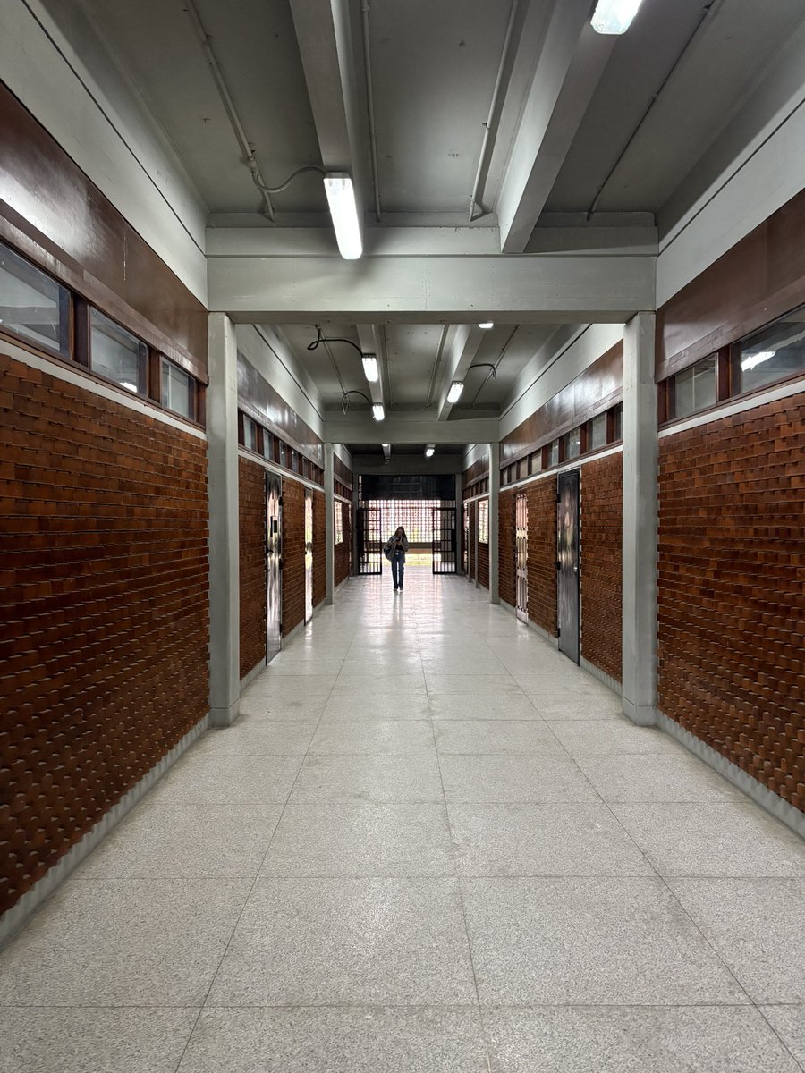 SanchezTGustavo's tweet photo. Derecho.

La academia no solo nos dota de herramientas técnicas; nos infunde el espíritu crítico necesario para transformar realidades. Volver a caminar por estas aulas y pasillos, ahora desde la perspectiva de la experiencia y la formación continua, https://t.co/iKJgLs5PCG