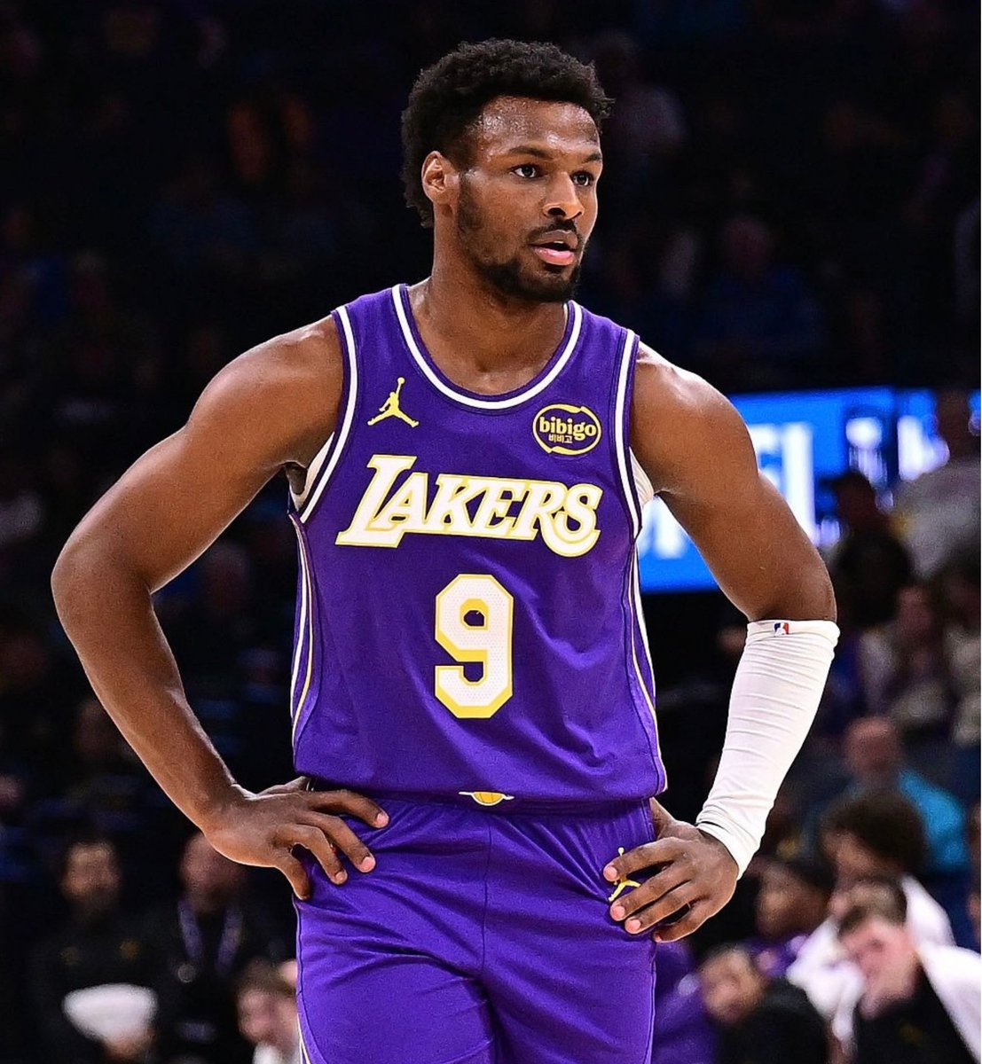 Fullcourtpass's tweet photo. Bronny James is favored to begin next season on the Cleveland Cavaliers, Via Kalshi:
46% — Cavaliers
42% — Lakers
10% — Hornets
7% — Heat
4% — Jazz
4% — Warriors https://t.co/Mr4LeBuYgE