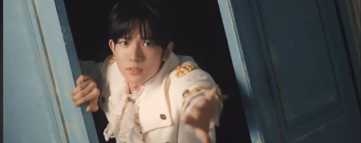 leehrts's tweet photo. I was thinking about pointing this out since late June but it seems some people already did. 

Heeseung in the FEVER MV at the beginning seems to be taken into the darkness which could be the different dimensions he’s in.

The members mentioned during a live that+ https://t.co/frEZvF0Iz2