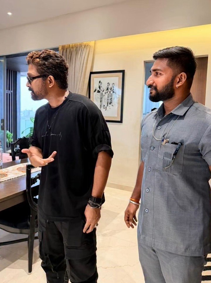 uicaptures's tweet photo. Icon Star @alluarjun LATEST ... 📸

💪🏻💪🏻💪🏻💪🏻💪🏻🤯🤯🤯🤯🤯

#AlluArjun #AA23 #Raaka https://t.co/UDf3wcuoEZ