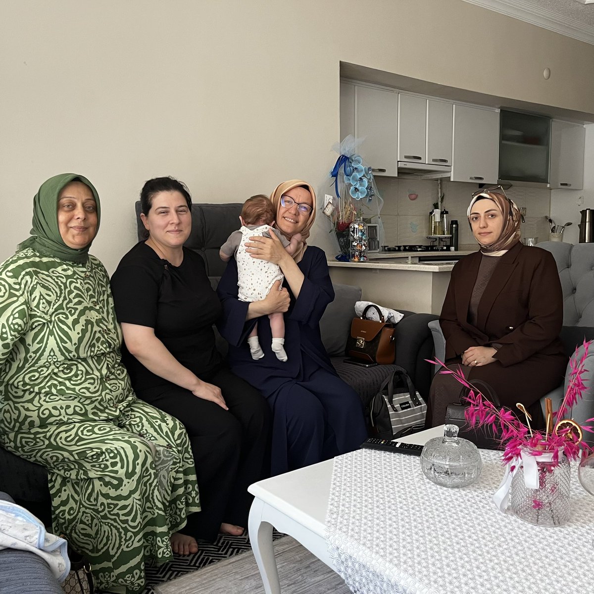 akkadindilovasi's tweet photo. Bir Minik Neşe Daha… Hoş Geldin Asil Mert 🌺

İlçe Kadın Kolları Başkanımız Burçin Taşdemir ve Yönetim Kurulu Üyelerimizle birlikte,Esra Hanım’ı ziyaret ederek dünyaya gözlerini açan bebeğimiz için hayırlı olsun dileklerimizi ilettik. https://t.co/7anUiO2ej7