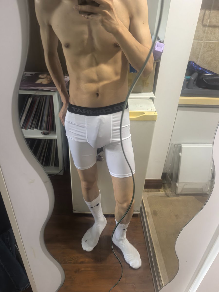 juhoon369's tweet photo. 高弹是有点骚的 https://t.co/paj2HK7gB1