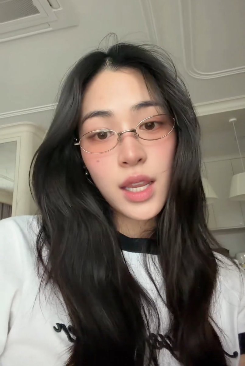 yawnsedits's tweet photo. lingling's learning how to thirst trap im actually screaming crying https://t.co/FPfFI6cwTx