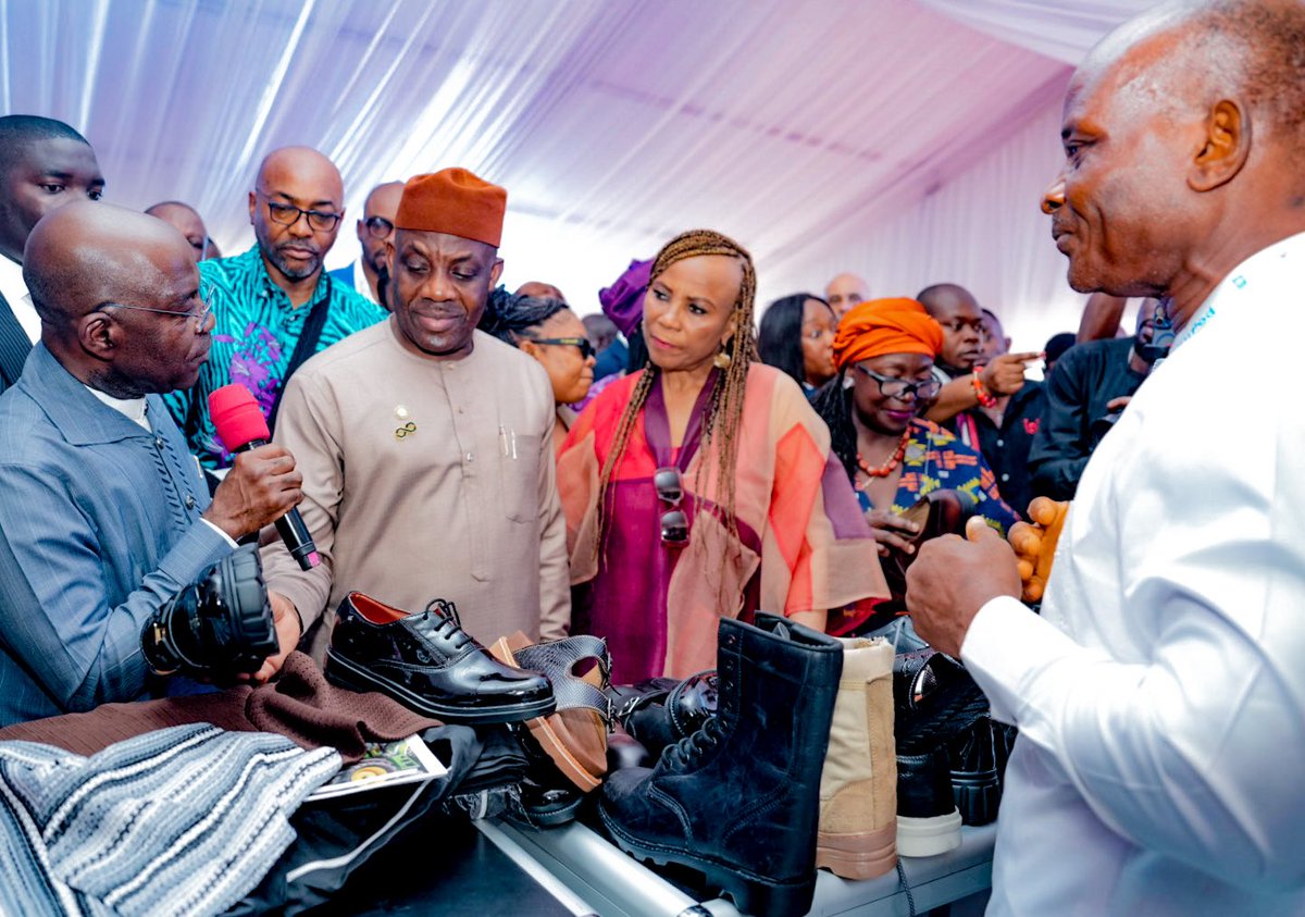 UNDPNigeria's tweet photo. What an exciting day at the launch of the #ManuTechUnipod in Abia State!
We kicked off with a vibrant marketplace, where manufacturers proudly showcased products made in Nigeria using materials sourced from Aba, a powerful demonstration of local ingenuity, craftsmanship, and the potential of homegrown manufacturing. @alexottiofr
